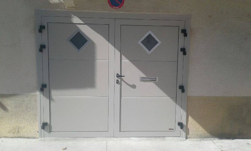 Portes de garage battantes